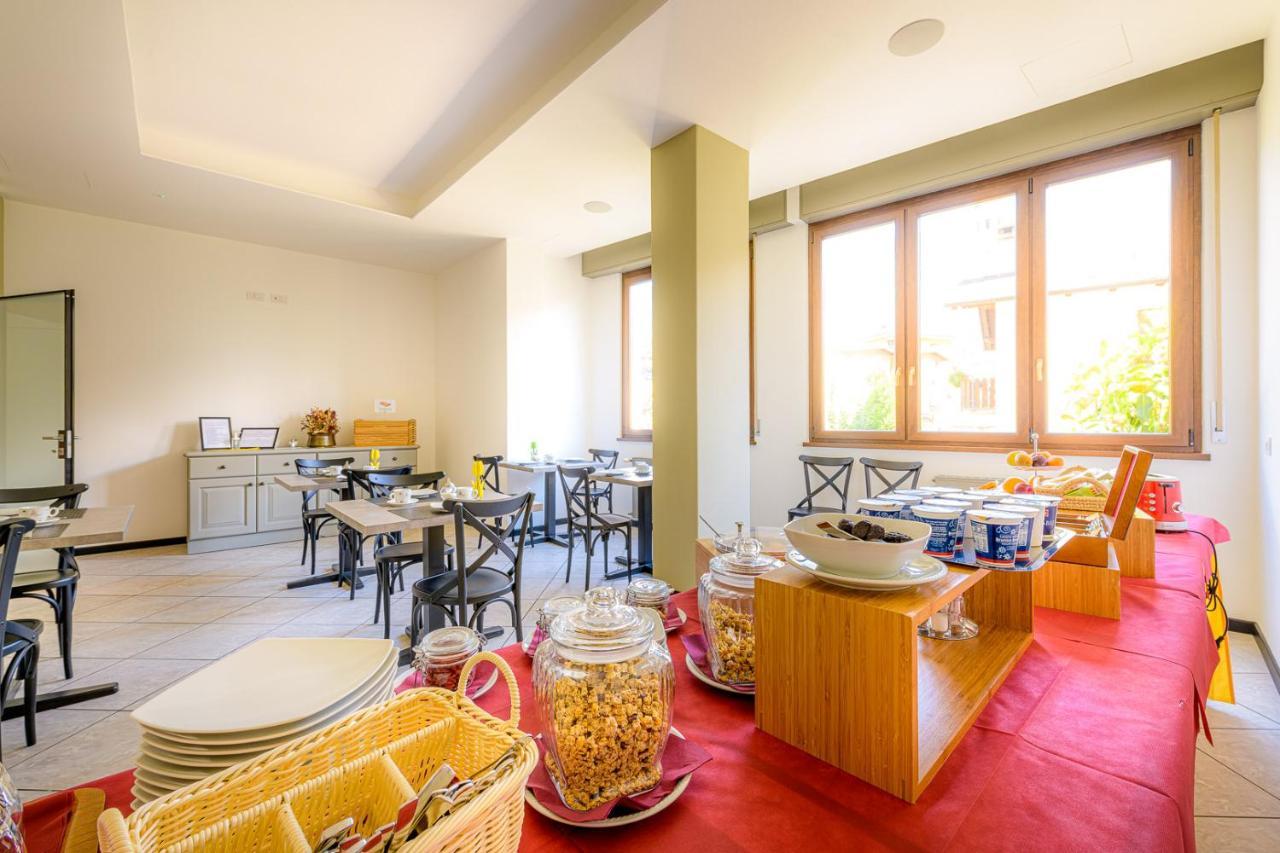 Hotel La Rotonda Tirano Eksteriør billede