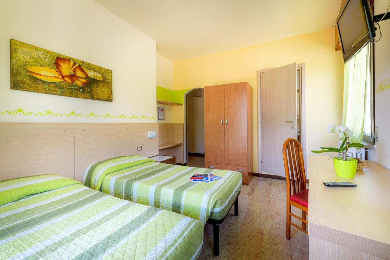 Hotel La Rotonda Tirano Eksteriør billede