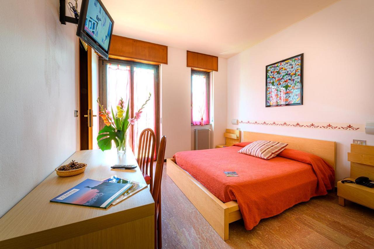 Hotel La Rotonda Tirano Eksteriør billede