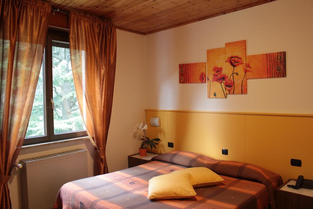 Hotel La Rotonda Tirano Eksteriør billede